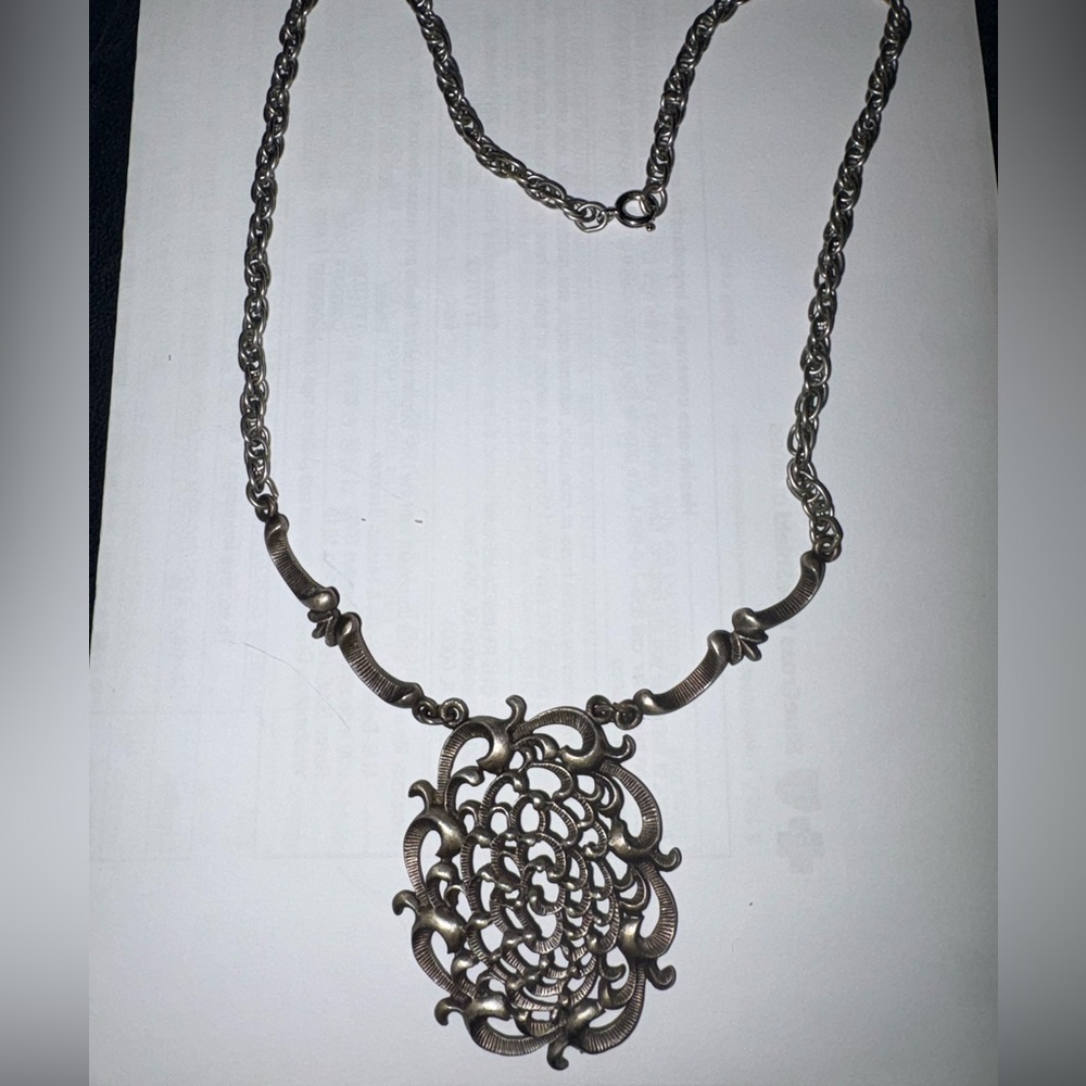 Floral Filigree Pendant Necklace